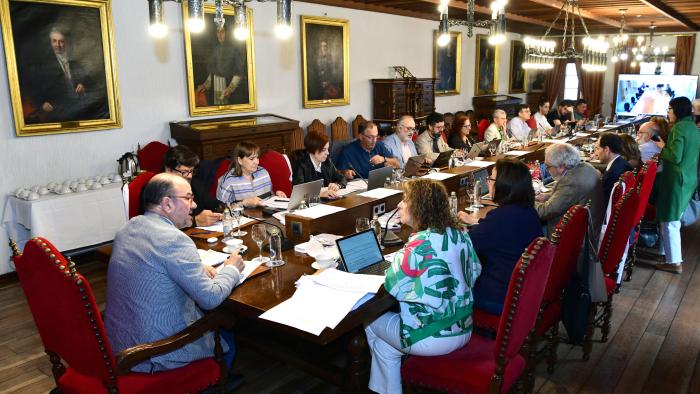 O reitor Antonio López presidiu o Consello de Goberno da USC. FOTO: Santi Alvite