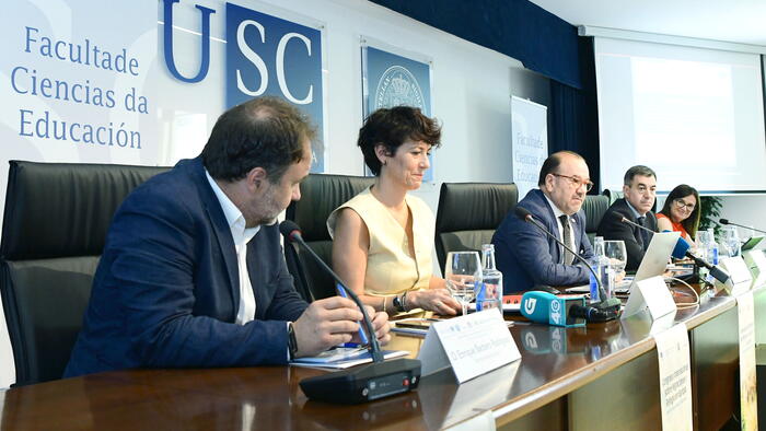 A inauguración presidiuna este mércores o reitor da USC, Antonio López, e contou tamén coa participación da ministra de Inclusión, Seguridade Social e Migracións, Elma Saiz, ademais do conselleiro Román Rodríguez, a decana Mar Lorenzo e o director xeral de ACCEM, Enrique Barbero. Foto: Santi Alvite