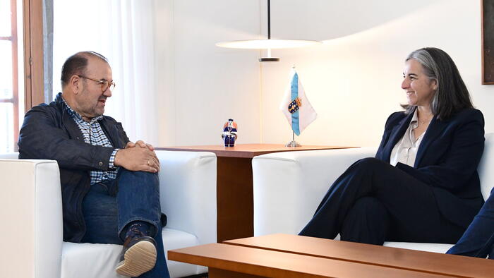 O reitor Antonio López e a delegada de Desenvolvemento Renovable de Naturgy en Galicia presentaron hoxe o acordo. Foto: Santi Alvite