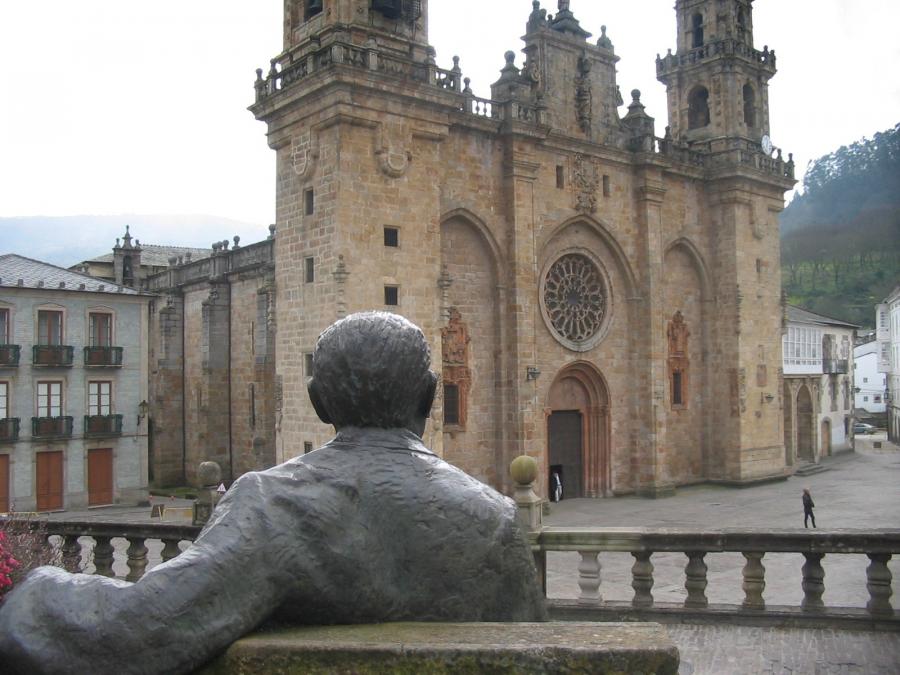 Estatua de Álvaro Cunqueiro, en Mondoñedo Estatua de Álvaro Cunqueiro, en Mondoñedo