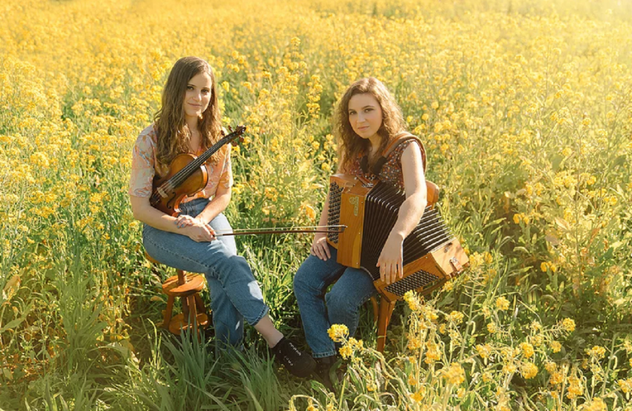 A violinista Antía Ameixeiras e a acordeonista Sabela Caamaño A violinista Antía Ameixeiras e a acordeonista Sabela Caamaño