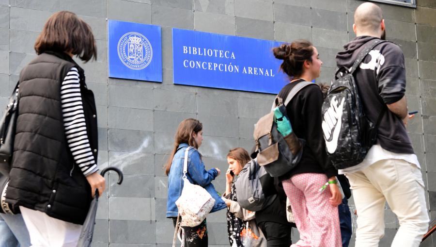 A Biblioteca Concepción Arenal acolle esta mostra conmemorativa dos 30 anos da Facultade de Ciencias Políticas e Sociais. FOTO: Santi Alvite A Biblioteca Concepción Arenal acolle esta mostra conmemorativa dos 30 anos da Facultade de Ciencias Políticas e Sociais. FOTO: Santi Alvite