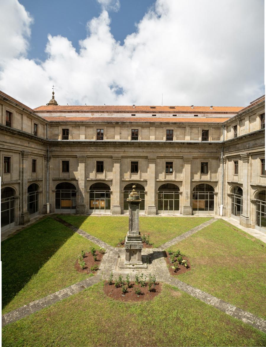 Patio interior da Facultade de Xeografía e Historia. Facultade de Xeografía e Historia