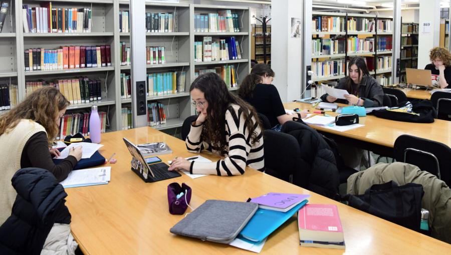 Biblioteca da Facultade de Filoloxía. FOTO: Santi Alvite Biblioteca da Facultade de Filoloxía. FOTO: Santi Alvite