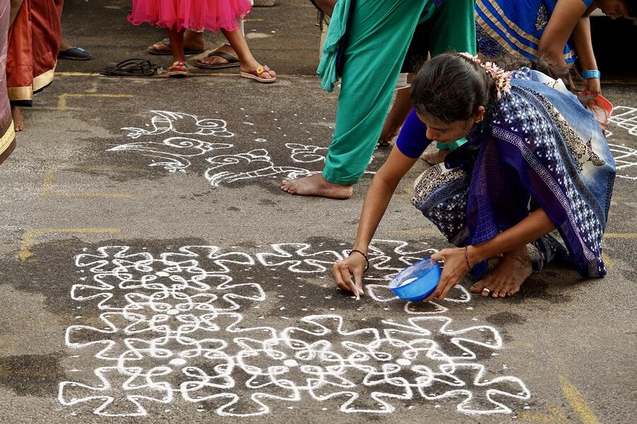 Imaxe cedida por Claudia Silva. Concurso de kolams. Chennai, India, 2019 Imaxe cedida por Claudia Silva. Concurso de kolams. Chennai, India, 2019