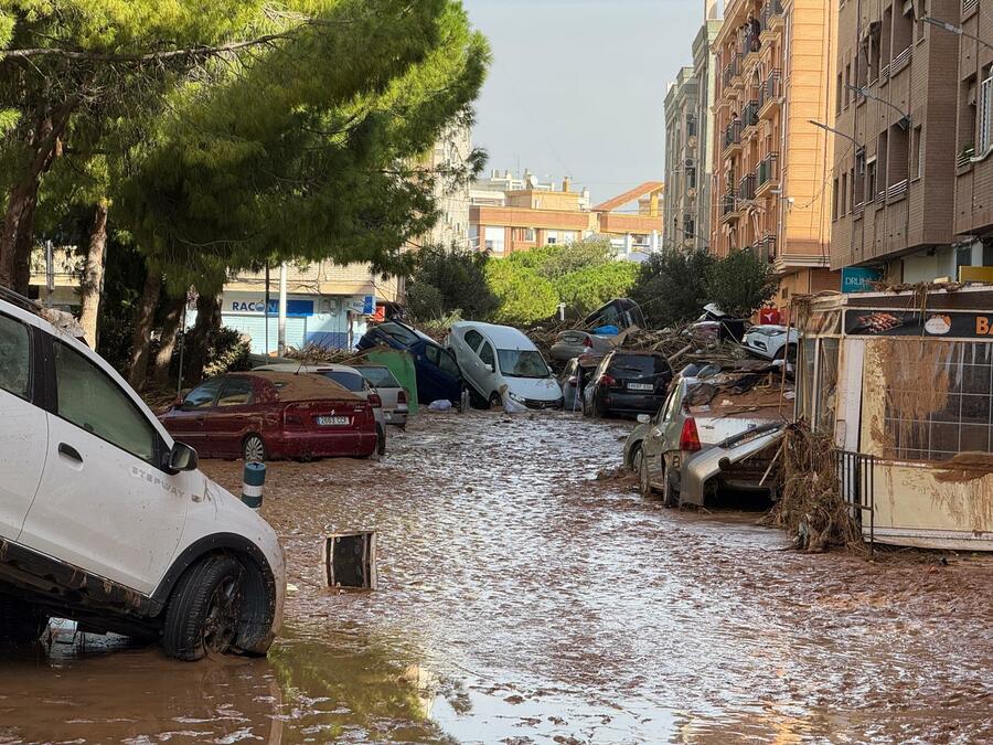 Imaxe das consecuencias da DINA nunha Praza de Catarroja. Foto: Manuel Pérez García and Estefania Monerri Mínguez
