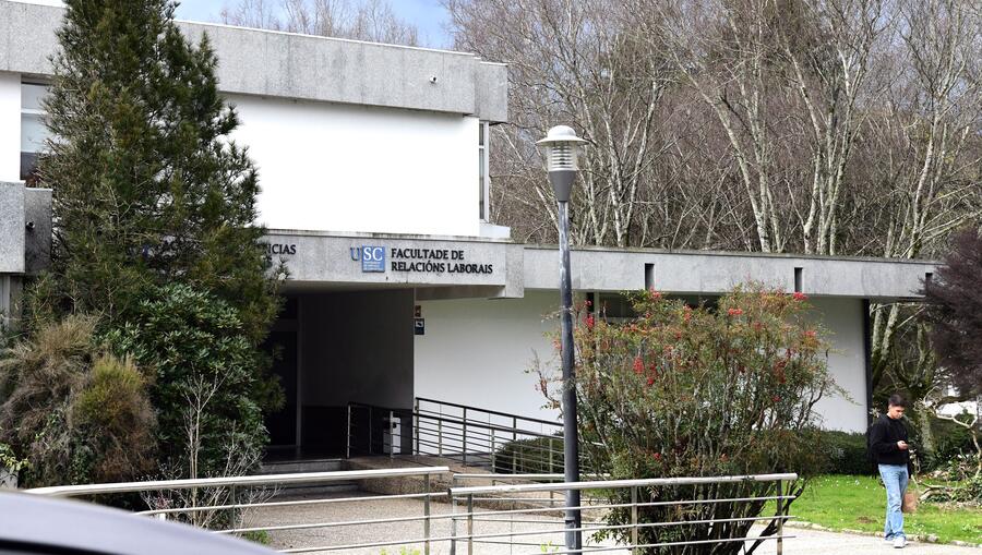 Facultade de Relacións Laborais Facultade de Relacións Laborais