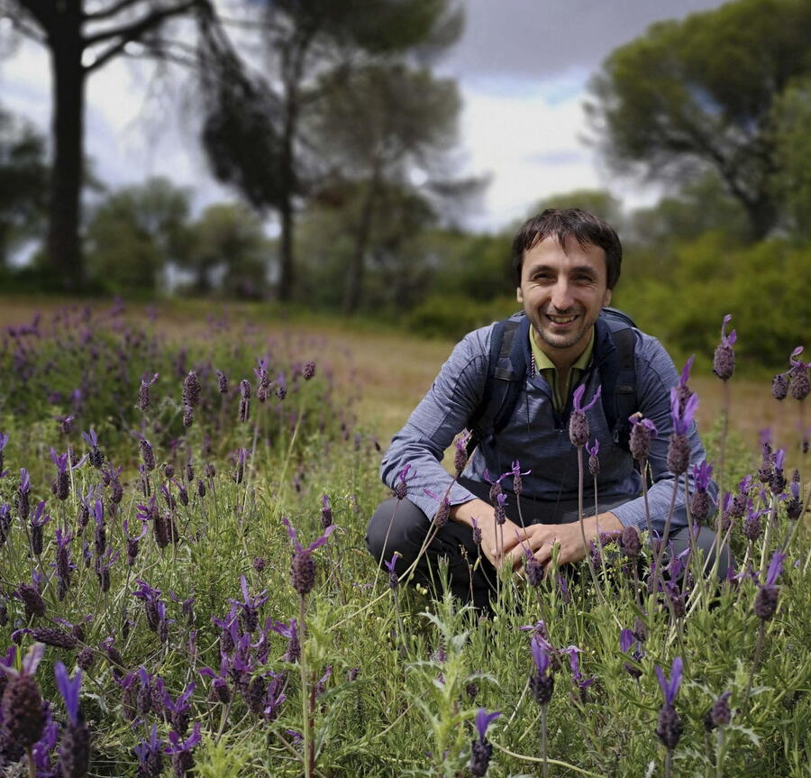 Lucas Garibaldi é unha das voces máis recoñecidas do mundo nos campos da biodiversidade, a agroecoloxía e a produción sostible. Lucas Garibaldi é unha das voces máis recoñecidas do mundo nos campos da biodiversidade, a agroecoloxía e a produción sostible.