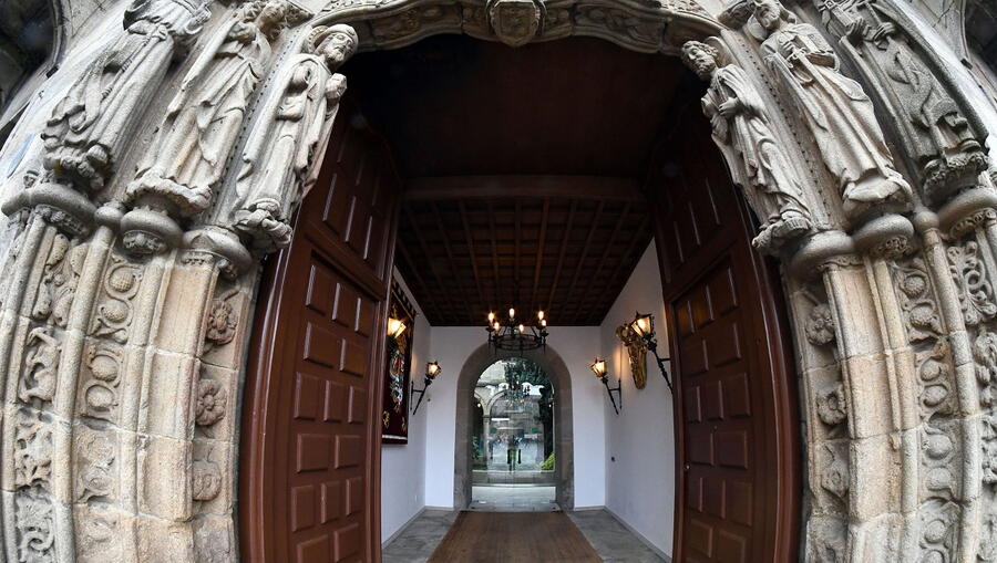Entrada da Reitoría. Foto: Santi Alvite Entrada da Reitoría. Foto: Santi Alvite