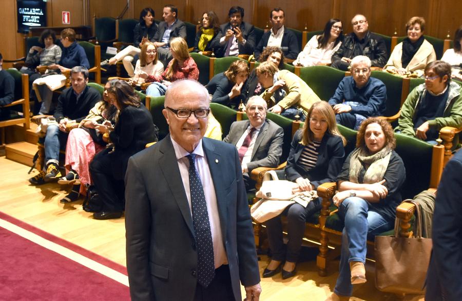 Finn E. Kydland no Salón nobre de Fonseca antes de comezar a súa conferencia