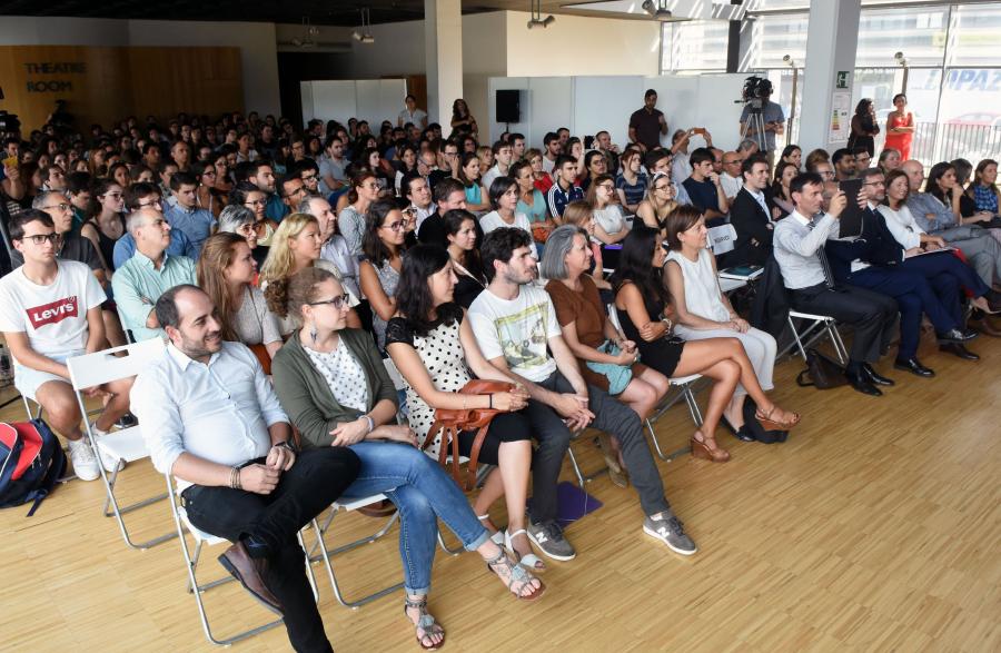 Público asistente al encuentro de May-Britt Moser con investigadores