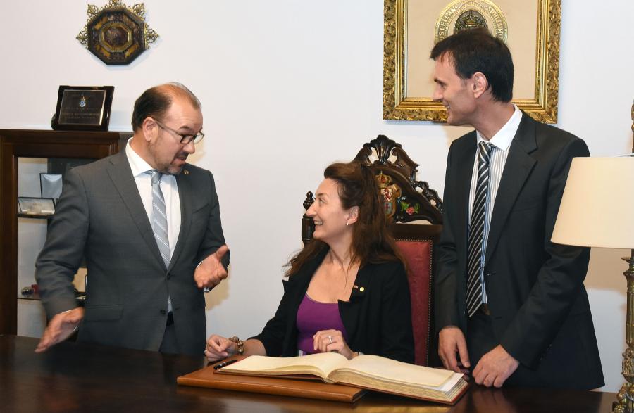 El rector, Antonio López, May-Britt Moser y Jorge Mira