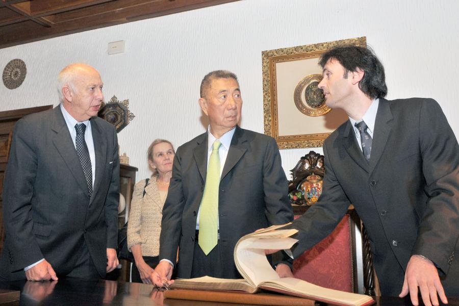 El rector, Juan Casares, Samuel Chao Chung Ting y Jorge Mira en el Rectorado