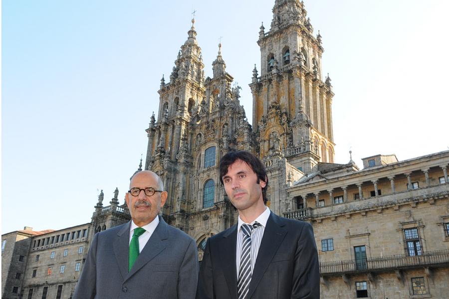 Mohamed ElBaradei e Jorge Mira na Praza do Obradoiro