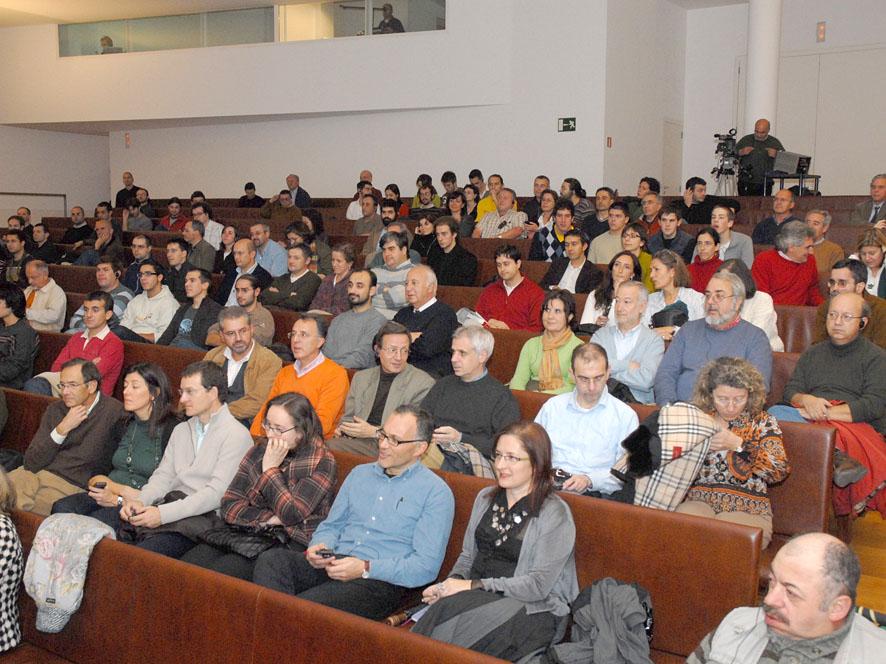 Público asistente á conferencia de Peter D. Lax