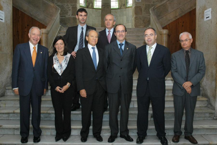 Autoridades junto a Torsten Nils Wiesel antes de su conferencia