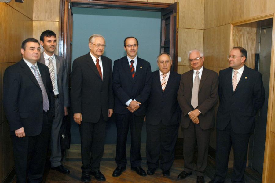 Autoridades junto a Richard Robert Ernst antes de su conferencia