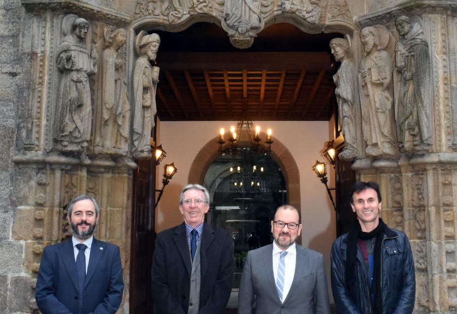 Victor Arce, Jean-Pierre Sauvage, Antonio López y Jorge Mira ante el Colexio de Fonseca