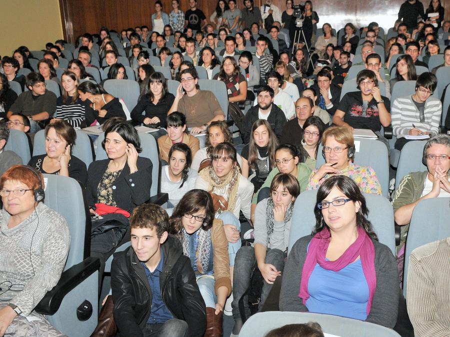 Público asistente á conferencia de Ada E. Yonath