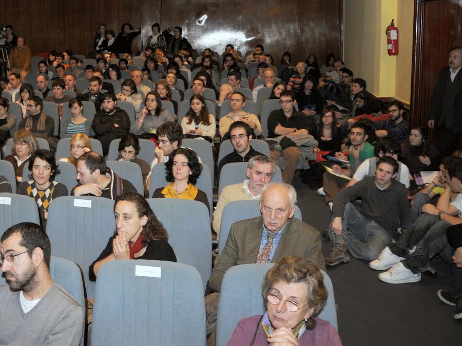 Público asistente á conferencia de Karl Barry Sharpless