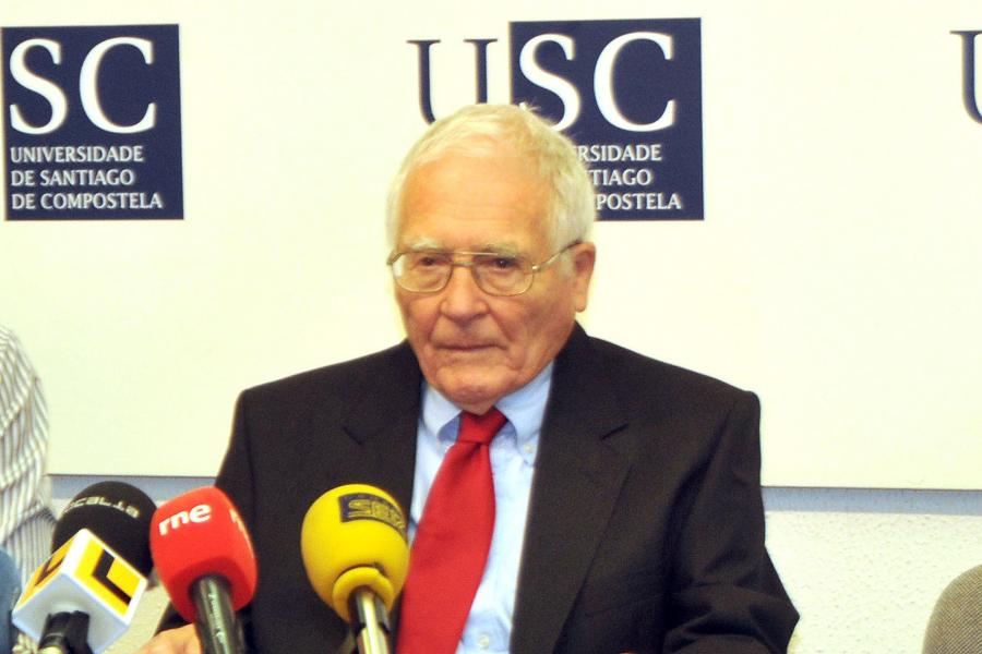 James Ephraim Lovelock na rolda de prensa