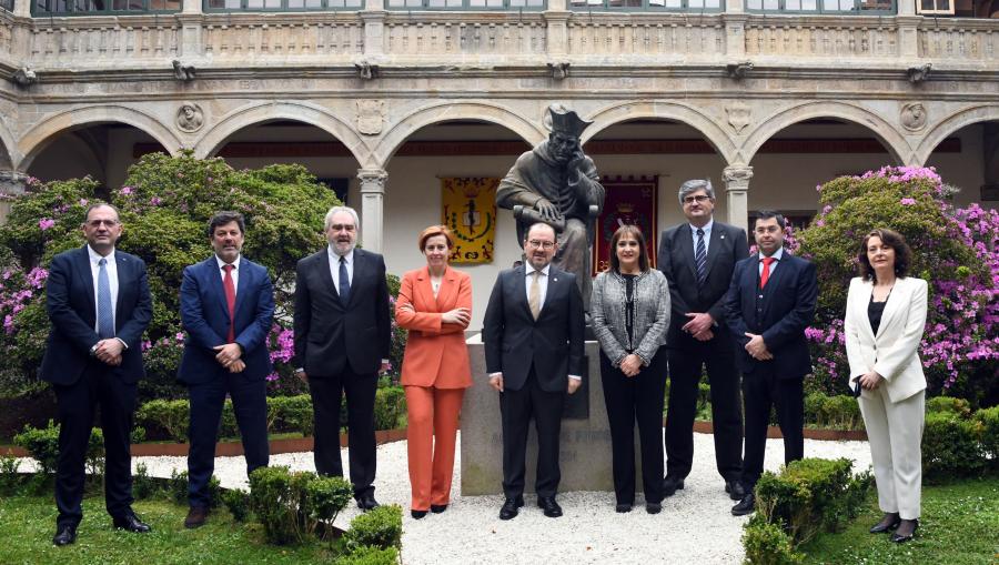 De esquerda a dereita, Gumersindo Feijoo, Javier Ferreira, Ernesto González, Pilar Murias, Antonio López, María José López, Vicente Pérez, Francisco Fraga e Dulce García. FOTO: Santi Alvite De esquerda a dereita, Gumersindo Feijoo, Javier Ferreira, Ernesto González, Pilar Murias, Antonio López, María José López, Vicente Pérez, Francisco Fraga e Dulce García. FOTO: Santi Alvite