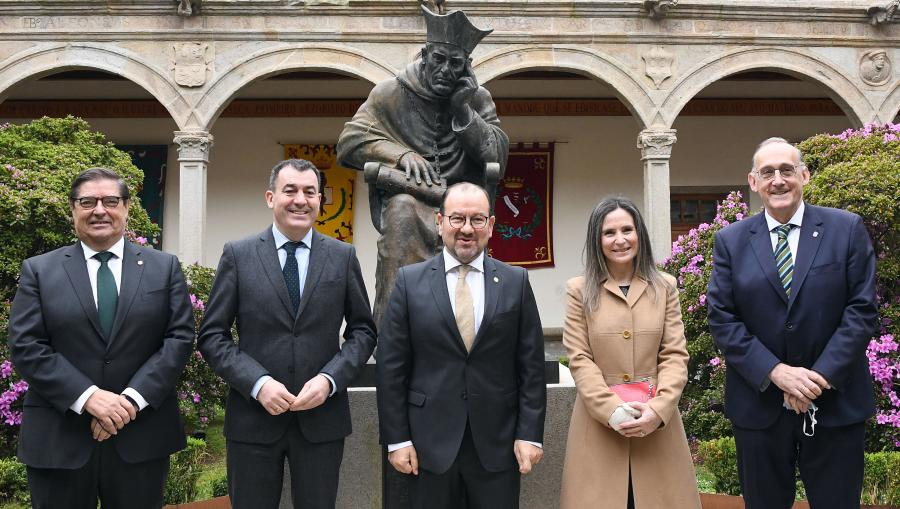De esquerda a dereita, Julio Abalde, Román Rodríguez, Antonio López, Cecilia Sierra e Manuel Joaquín Reigosa. FOTO: Santi Alvite De esquerda a dereita, Julio Abalde, Román Rodríguez, Antonio López, Cecilia Sierra e Manuel Joaquín Reigosa. FOTO: Santi Alvite