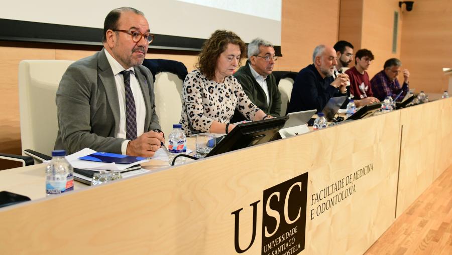 En primeiro termo, o reitor Antonio López Díaz e a secretaria xeral Dulce María García Mella. FOTO: Santi Alvite En primeiro termo, o reitor Antonio López Díaz e a secretaria xeral Dulce María García Mella. FOTO: Santi Alvite