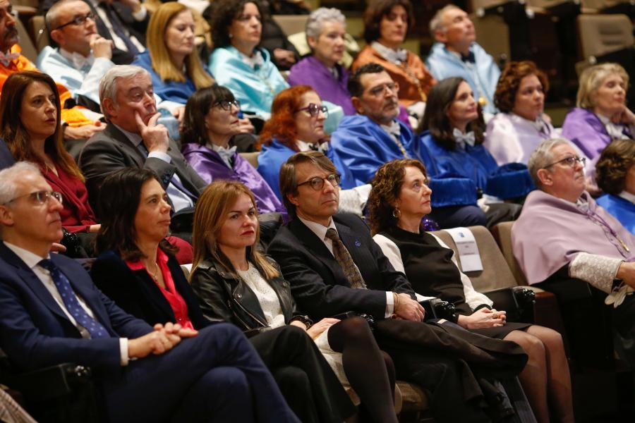 Autoridades políticas e académicas participantes na cerimonia celebrada en Veterinaria