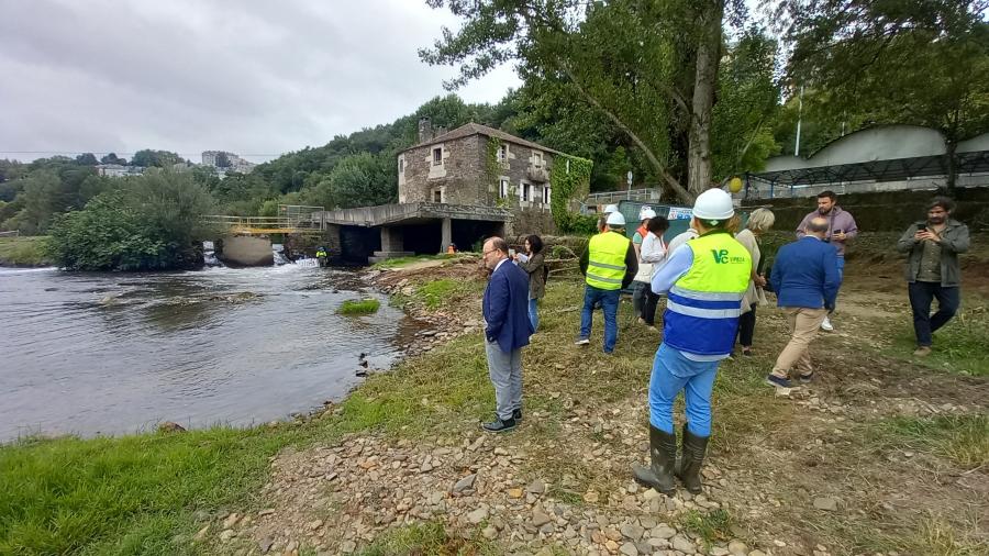 O reitor visitou as obras que acaban de iniciarse 