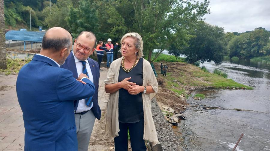 Antonio López conversa con Paula Alvarellos e José Antonio Quiroga