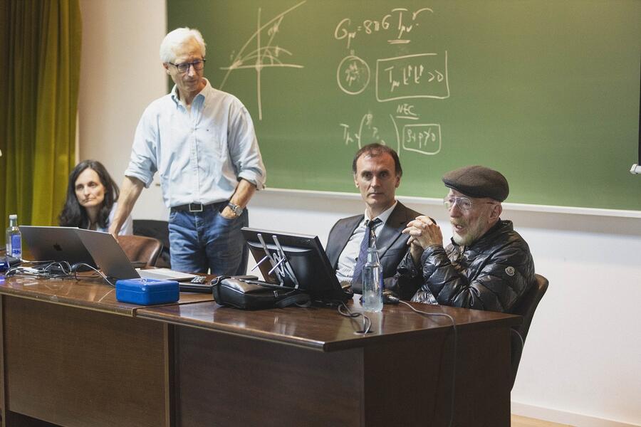 Kip Thorne na Facultade de Física da USC Kip Thorne na Facultade de Física da USC