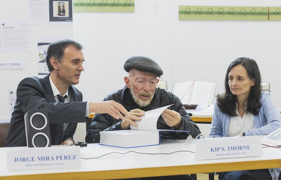 Kip Thorne na Facultade de Física da USC Kip Thorne na Facultade de Física da USC