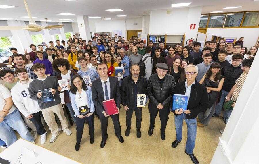Kip Thorne na Facultade de Física da USC Kip Thorne na Facultade de Física da USC