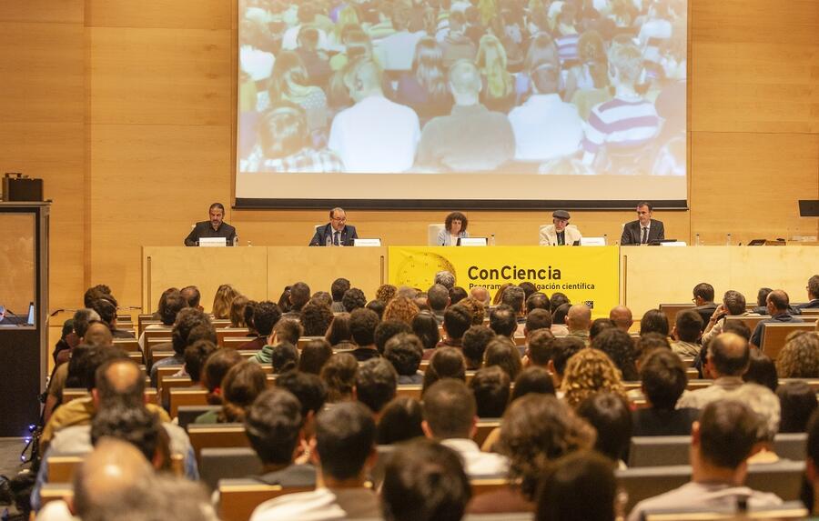 Conferencia de Kip Thorne na Facultade de Medicina e Odontoloxía Conferencia de Kip Thorne na Facultade de Medicina e Odontoloxía