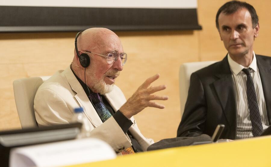 Conferencia de Kip Thorne na Facultade de Medicina e Odontoloxía Conferencia de Kip Thorne na Facultade de Medicina e Odontoloxía
