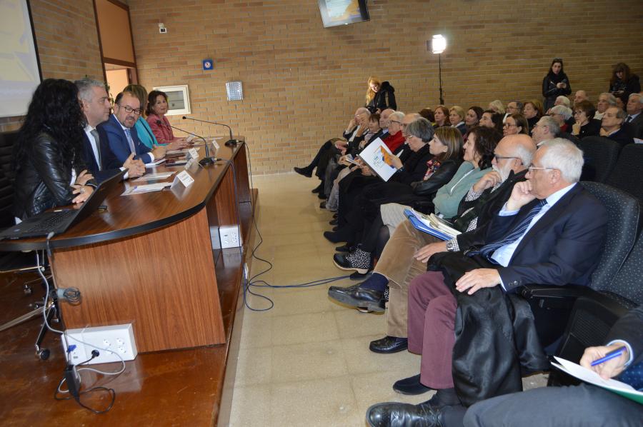 Participantes no acto organizado por Foro E. Peinador na Facultade de Administración e Dirección de Empresas co gallo do Día da Galeguidade Empresarial