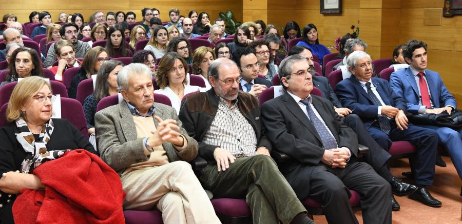 Na xornada os docentes xubilados o pasado curso recibiron a Insignia de Ouro do centro. Foto: Santi Alvite Na xornada os docentes xubilados o pasado curso recibiron a Insignia de Ouro do centro. Foto: Santi Alvite