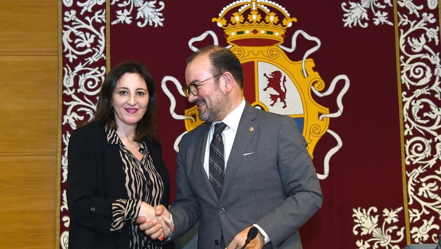 O reitor xunto á decana reelixida. FOTO: Santi Alvite