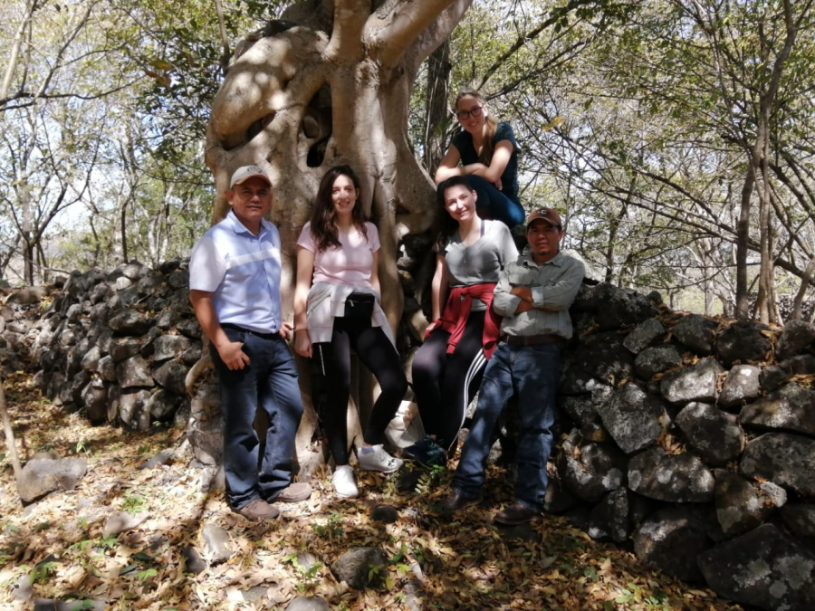 Lorena Trillo López, Stefany Marian Sanabria Fernandes e Mónica Rodríguez Somoza son alumnas de cuarto curso de Educación Social Lorena Trillo López, Stefany Marian Sanabria Fernandes e Mónica Rodríguez Somoza son alumnas de cuarto curso de Educación Social