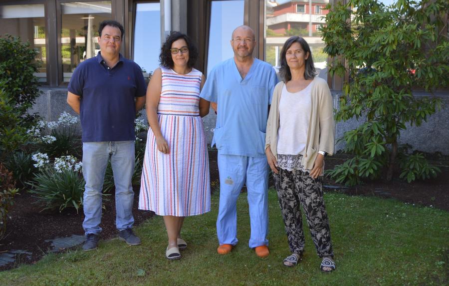 De esquerda a dereita, Fernando Muñoz, María Permuy, Antonio González Cantalapiedra e Mónica López Peña, nas inmediacións da Facultade de Veterinaira da USC De esquerda a dereita, Fernando Muñoz, María Permuy, Antonio González Cantalapiedra e Mónica López Peña, nas inmediacións da Facultade de Veterinaira da USC