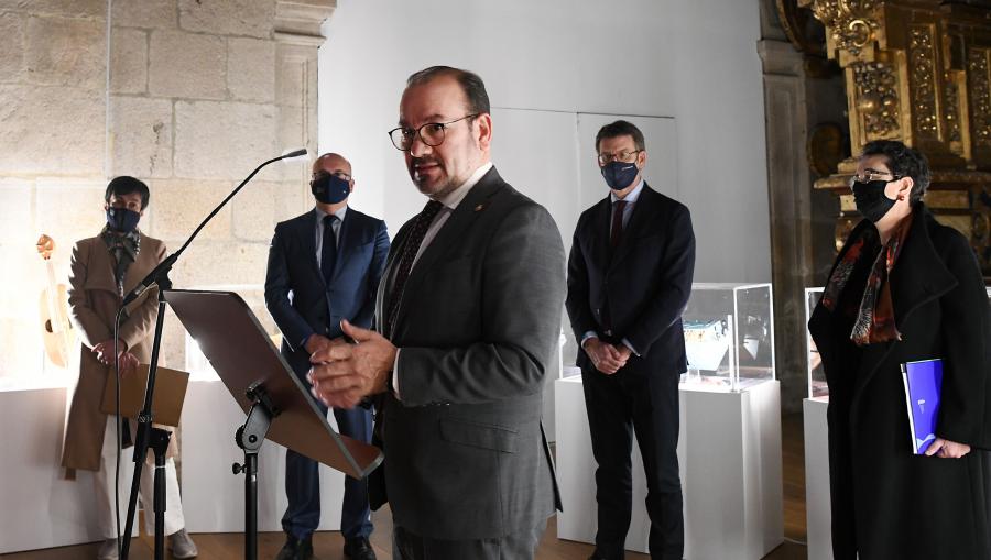 O reitor mostrouse satisfeito de poder sumar a implicación da USC a un proxecto singular pola propia personalidade poliédrica do personaxe. FOTO: Santi Alvite O reitor mostrouse satisfeito de poder sumar a implicación da USC a un proxecto singular pola propia personalidade poliédrica do personaxe. FOTO: Santi Alvite