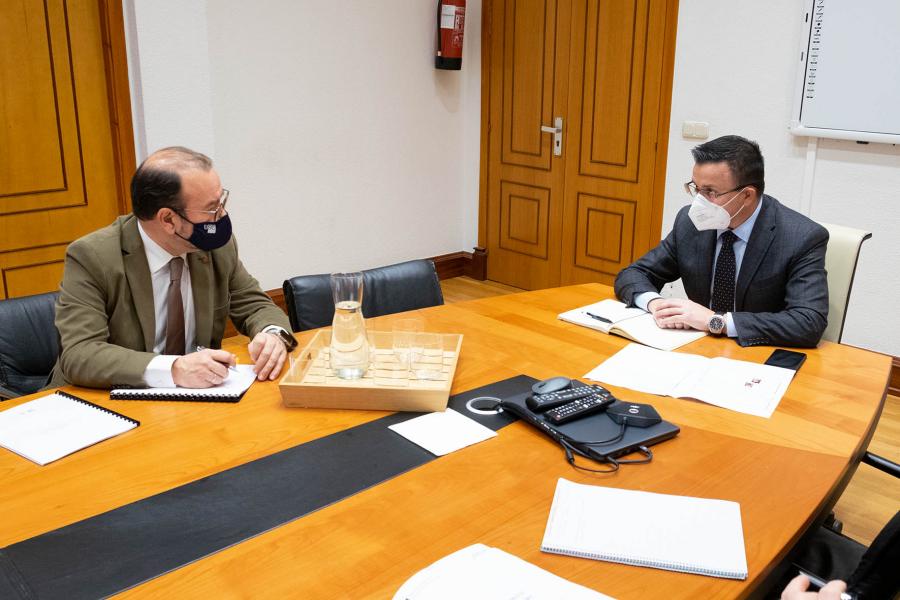 O reitor Antonio López mantivo un encontro co conselleiro do Medio Rural O reitor Antonio López mantivo un encontro co conselleiro do Medio Rural