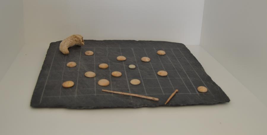 Pezas artesanais de óso achadas no xacemento da Domus do Mitreo Pezas artesanais de óso achadas no xacemento da Domus do Mitreo