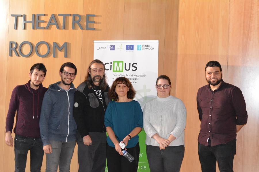 Investigadores do grupo ‘Virus e Cancro’ do Centro Singular de Investigación en Medicina Molecular e Enfermidades Crónicas da USC (CiMUS), acaban de descubrir os complexos mecanismos moleculares que poderían axudar a explicar a elevada patoxenicidade do virus do ébola nos seres humanos Investigadores do grupo ‘Virus e Cancro’ do Centro Singular de Investigación en Medicina Molecular e Enfermidades Crónicas da USC (CiMUS), acaban de descubrir os complexos mecanismos moleculares que poderían axudar a explicar a elevada patoxenicidade do virus do ébola nos seres humanos