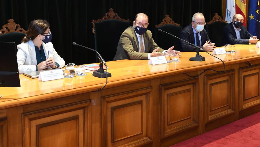 De esquerda a dereita, Mar Lorenzo, Antonio López, Xosé Sánchez Bugallo e Celso Rodríguez. FOTO: Santi Alvite A Ponte entre o Ensino Medio e a USC