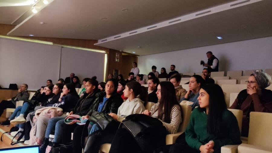 Investigadores participantes na primeira sesión do programa de divulgación científica 'DivúlgaT' Investigadores participantes na primeira sesión do programa de divulgación científica 'DivúlgaT'