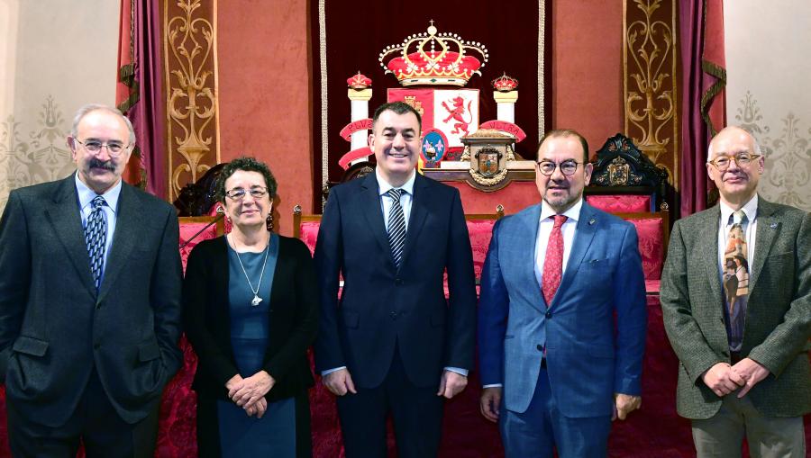 De esquerda a dereita, Ramón Villares, Rosario Álvarez, Román Rodríguez, Antonio López e Marco Garcia Quintela. Foto: Santi Alvite De esquerda a dereita, Ramón Villares, Rosario Álvarez, Román Rodríguez, Antonio López e Marco Garcia Quintela. Foto: Santi Alvite