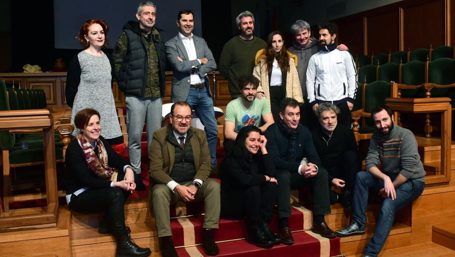 Foto de familia da visita aos ensaios. FOTO: Santi Alvite Foto de familia da visita aos ensaios. FOTO: Santi Alvite