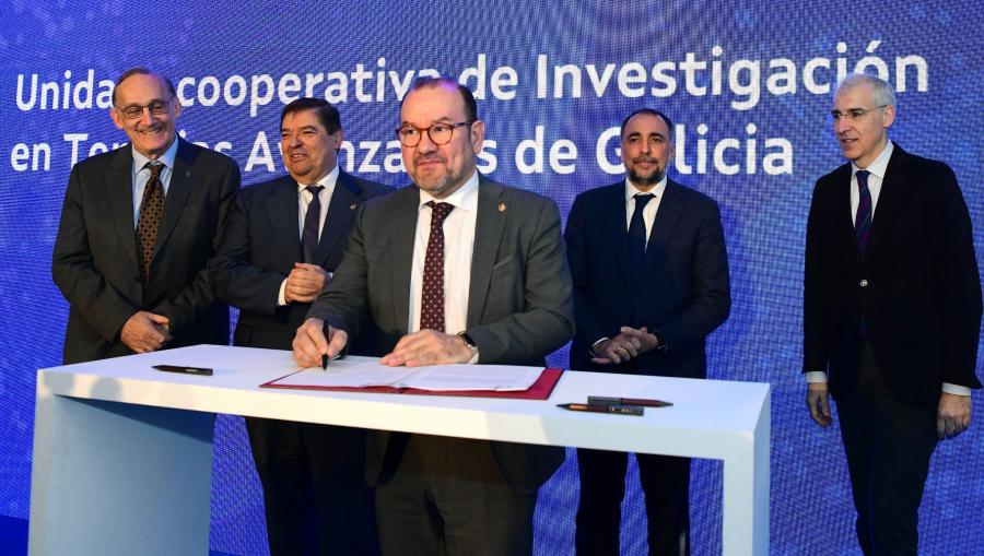 De esquerda a dereita, Manuel Reigosa, Julio Abalde, Antonio López, Julio García Comesaña e Francisco Conde. FOTO: Santi Alvite De esquerda a dereita, Manuel Reigosa, Julio Abalde, Antonio López, Julio García Comesaña e Francisco Conde. FOTO: Santi Alvite